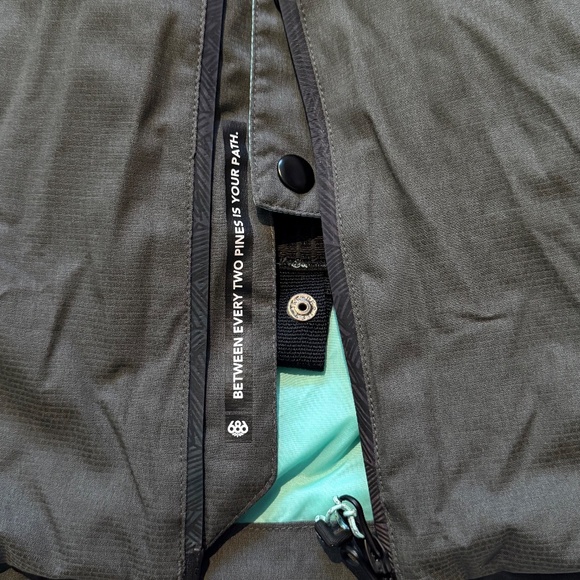 Women's 686 GLCR Hydra Insulated Snow Waterproof Jacket with Hoodie - Picture 10 of 11